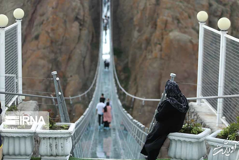 تصاویر - پل معلق تمام شیشه ای شهر هیر